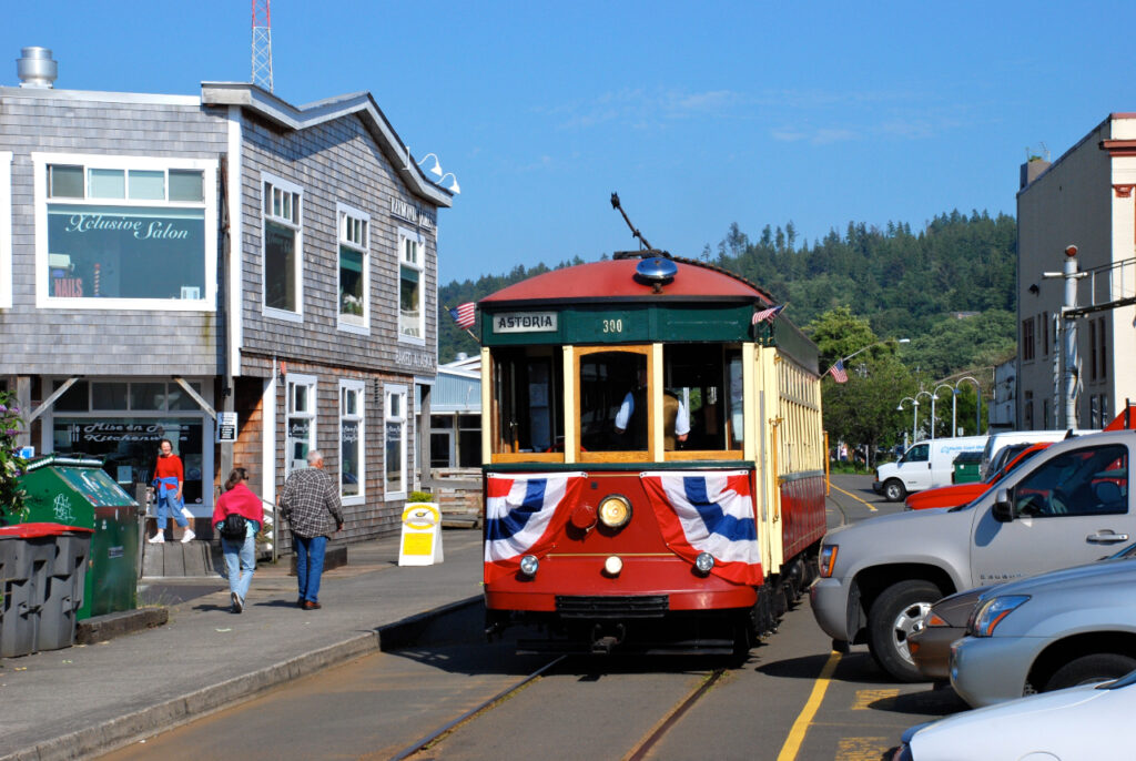 Astoria-Riverfront-Trolley-Old-300